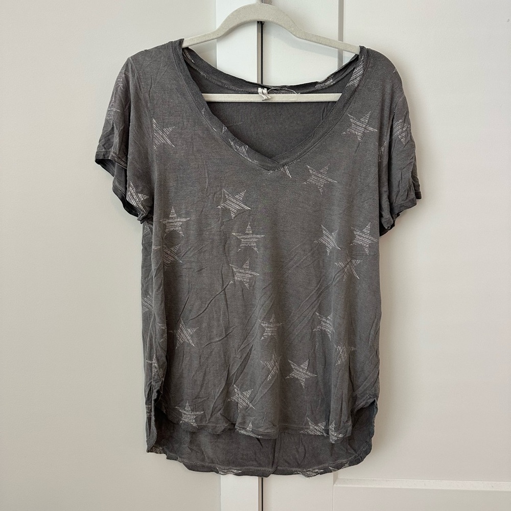 Cable & Gauge Washed Charcoal Star Print V-Neck Tee